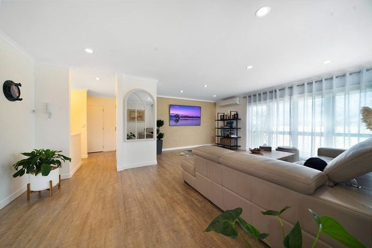 Photo of property in 61 Alec Craig Way, Gulf Harbour, Whangaparaoa, 0930