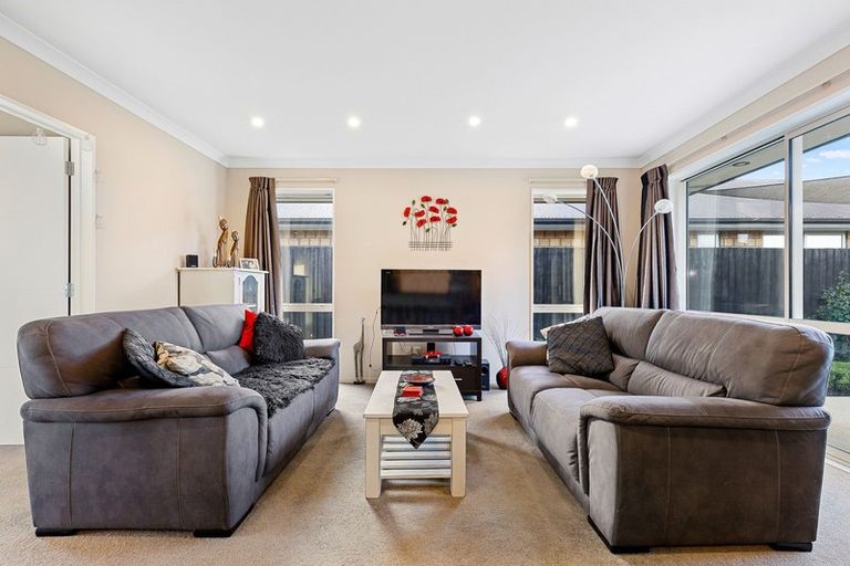 Photo of property in 12 Harakeke Way, Rangiora, 7400