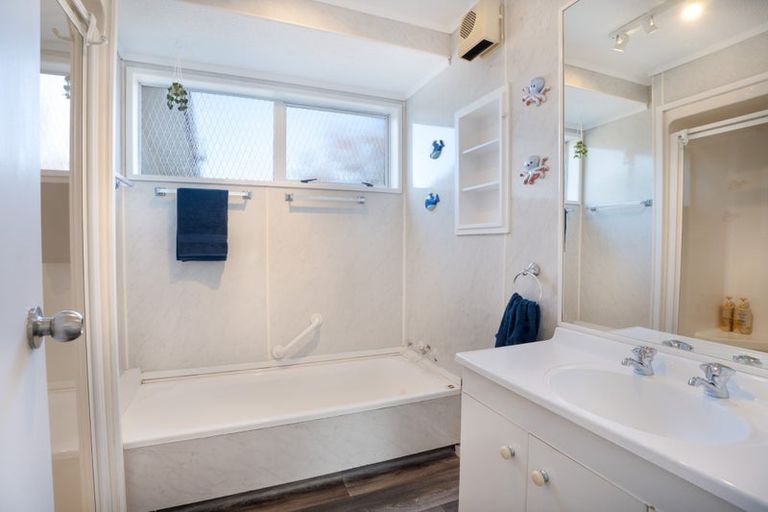 Photo of property in 15 Woolwich Close, Whitby, Porirua, 5024