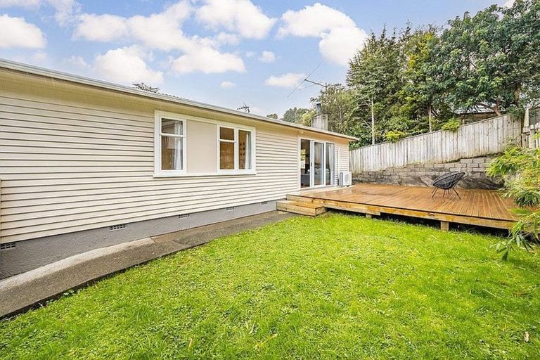 Photo of property in 10 James Grove, Stokes Valley, Lower Hutt, 5019