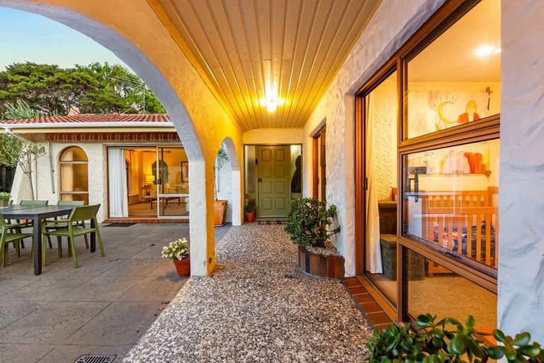 Photo of property in 84 Chelsea View Drive, Chatswood, Auckland, 0626