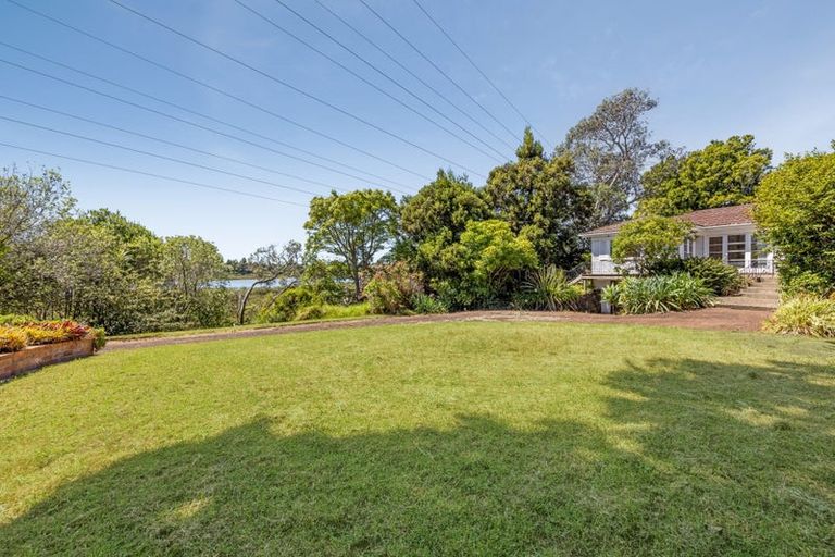 Photo of property in 49 Koromiko Street, New Lynn, Auckland, 0600