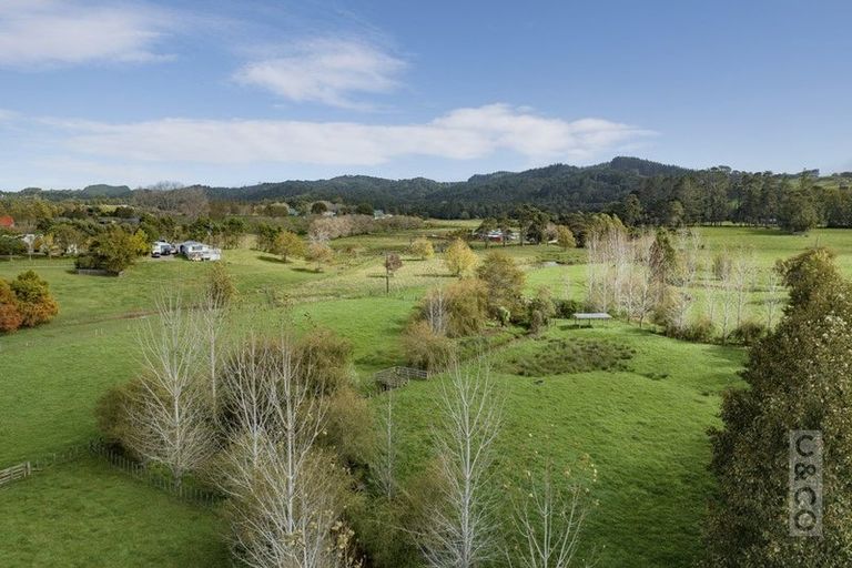 Photo of property in 293 Ararimu Valley Road, Helensville, Waimauku, 0882