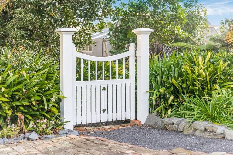 Photo of property in 377 Ostrich Farm Road, Pukekohe, 2679