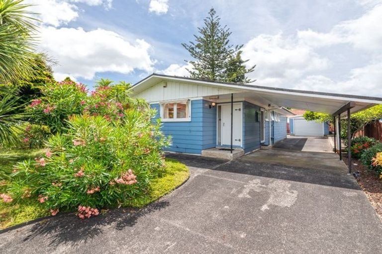 Photo of property in 2 Sunvue Road, Glen Eden, Auckland, 0602