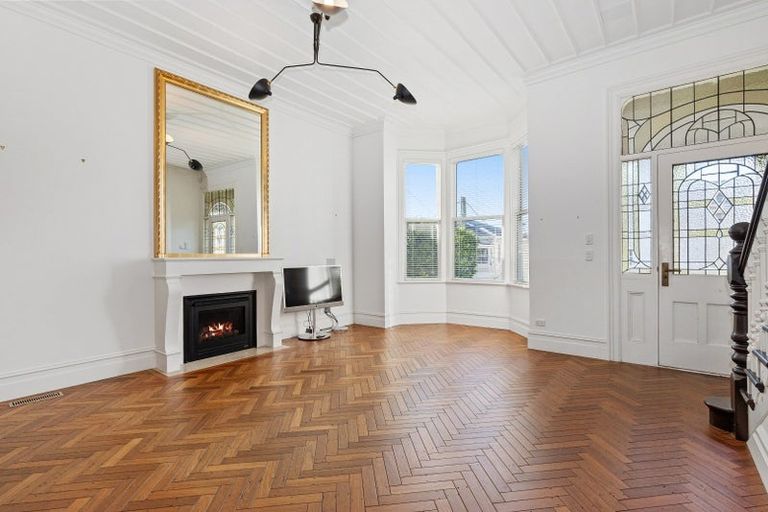 Photo of property in 54 Majoribanks Street, Mount Victoria, Wellington, 6011
