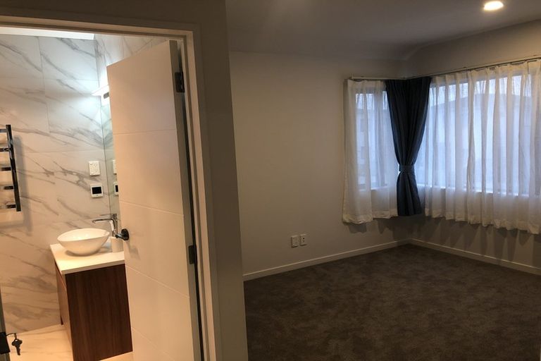 Photo of property in 41 Toanui Road, Hobsonville, Auckland, 0616