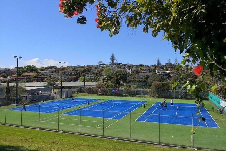 Photo of property in 49 Mayfair Crescent, Mairangi Bay, Auckland, 0630