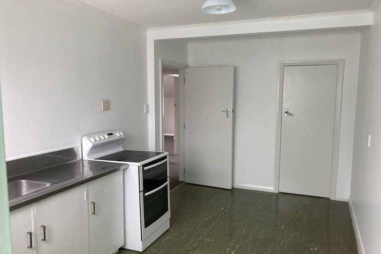 Photo of property in 87 Queens Drive, Lyall Bay, Wellington, 6022