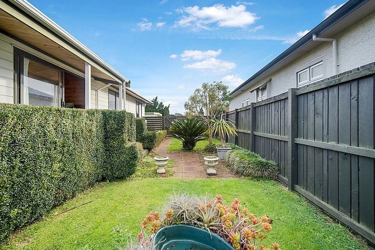 Photo of property in 247 Tukapa Street, Westown, New Plymouth, 4310