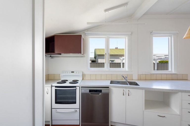 Photo of property in 2 Mcvay Street, Napier South, Napier, 4110