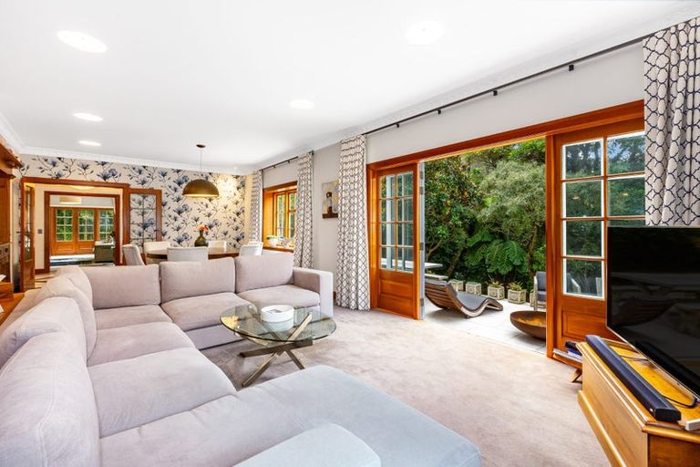 Photo of property in 2 Glen Road, Kelburn, Wellington, 6012