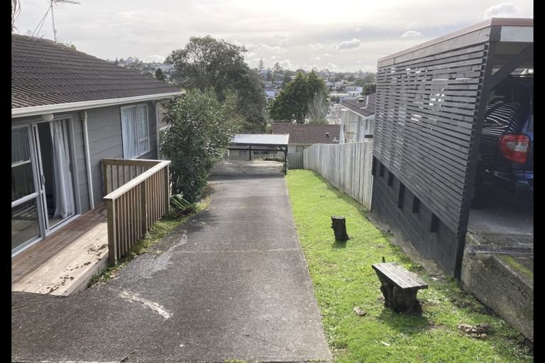 Photo of property in 1/247 Wairau Road, Totara Vale, Auckland, 0627