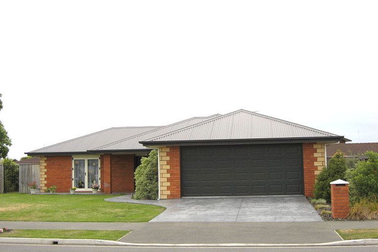 Photo of property in 8 Kohi Drive, Parklands, Christchurch, 8083
