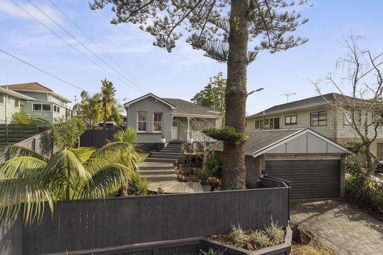 Photo of property in 13 South Lynn Road, Titirangi, Auckland, 0604