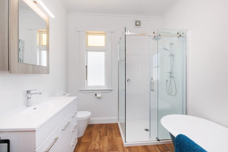 Photo of property in 28 Thames Street, Rongotea, 4476