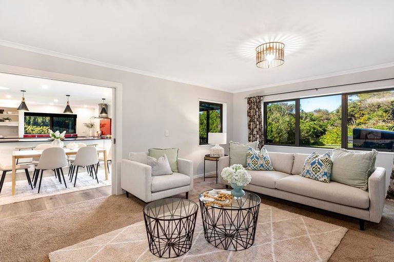 Photo of property in 21 Mcewen Crescent, Riverstone Terraces, Upper Hutt, 5018