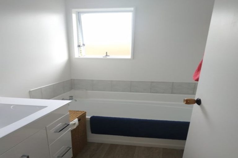 Photo of property in 2/44 Granville Drive, Massey, Auckland, 0614