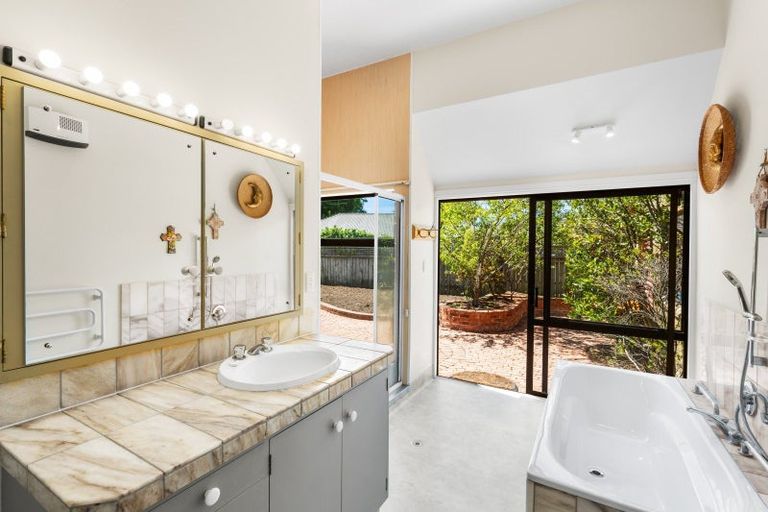 Photo of property in 111 Mays Road, St Albans, Christchurch, 8052