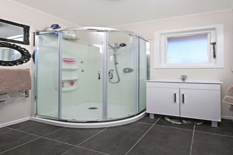 Photo of property in 8 Kerry Place, Papakura, 2110