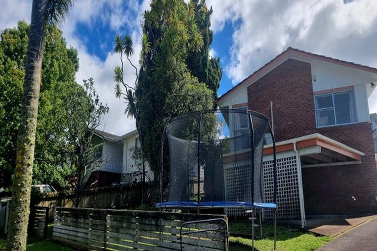 Photo of property in 31 Normanton Street, Glenfield, Auckland, 0629