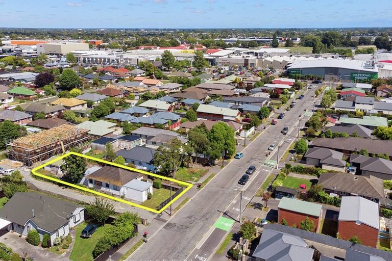 Photo of property in 24 Grassmere Street, Papanui, Christchurch, 8052