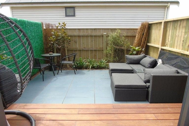 Photo of property in 62u3 Spenmoor Street, Newlands, Wellington, 6037