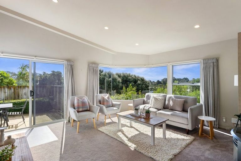 Photo of property in 14 Charlotte Way, Raumati South, Paraparaumu, 5032