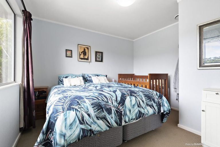 Photo of property in 71 Bassett Road, Johnsonville, Wellington, 6037