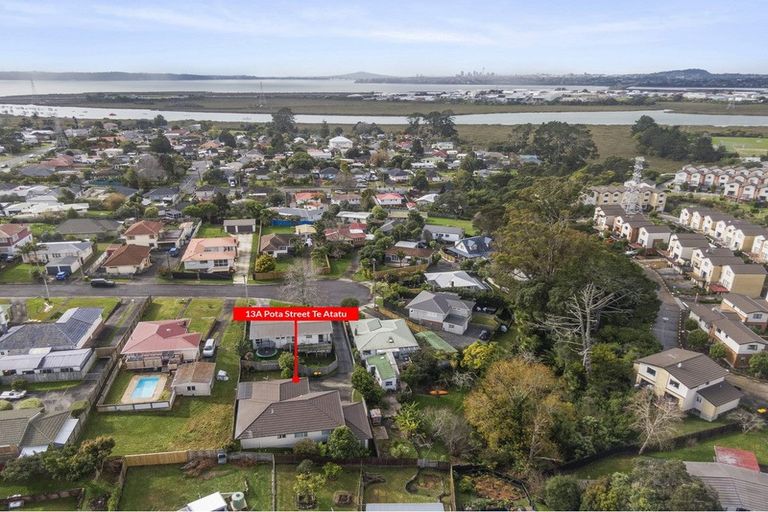 Photo of property in 13a Poto Street, Te Atatu South, Auckland, 0610