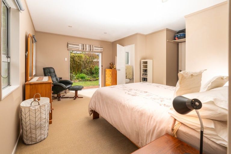 Photo of property in 12 Fiona Grove, Karori, Wellington, 6012