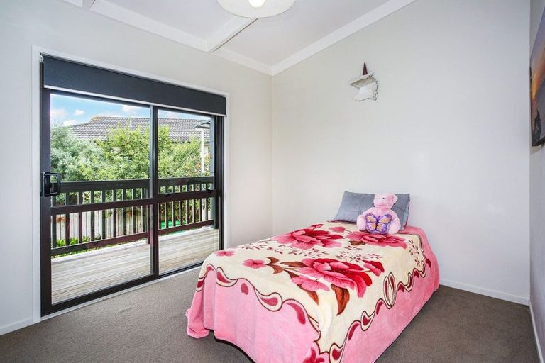 Photo of property in 11a Millen Place, Clarks Beach, 2122