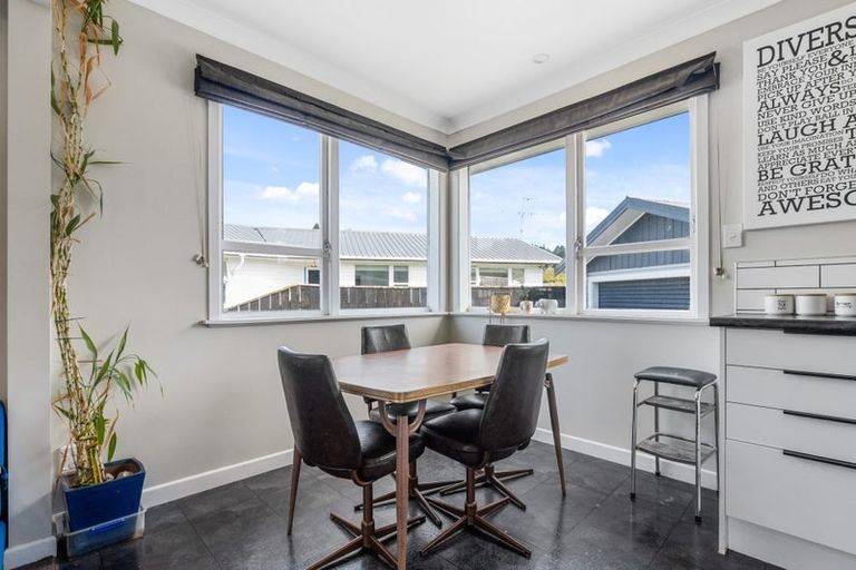 Photo of property in 4 Sequoia Place, Maoribank, Upper Hutt, 5018