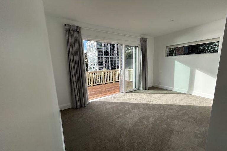 Photo of property in 10a Oriental Terrace, Mount Victoria, Wellington, 6011