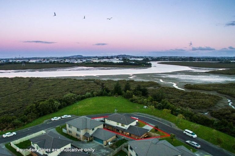 Photo of property in 12 Riverglade Parkway, Te Atatu South, Auckland, 0610
