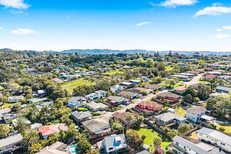 Photo of property in 28 Shah Place, Glen Eden, Auckland, 0602