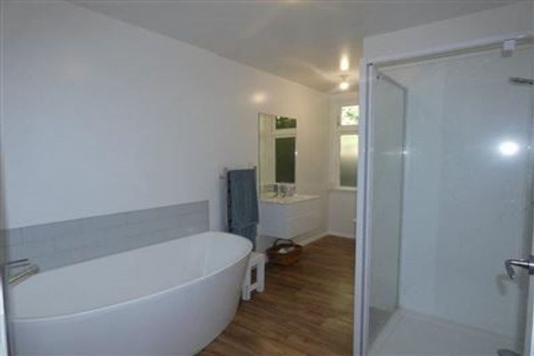 Photo of property in 70 Pembroke Road, Northland, Wellington, 6012