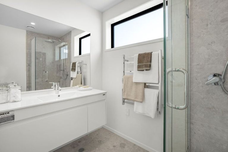 Photo of property in 2/10 Pascoe Avenue, Paremata, Porirua, 5026