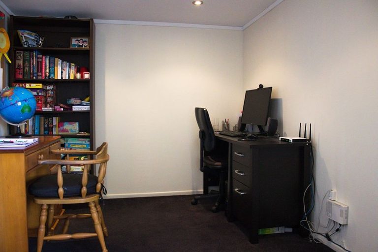 Photo of property in 15 Taikata Road, Te Atatu Peninsula, Auckland, 0610