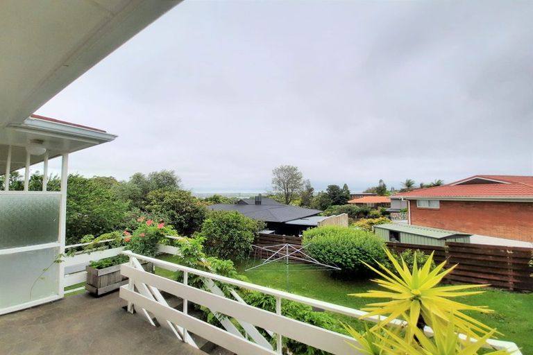Photo of property in 27 The Crest, Sunnyhills, Auckland, 2010