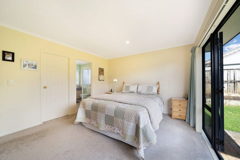 Photo of property in 4 Russett Grove, Henderson, Auckland, 0612