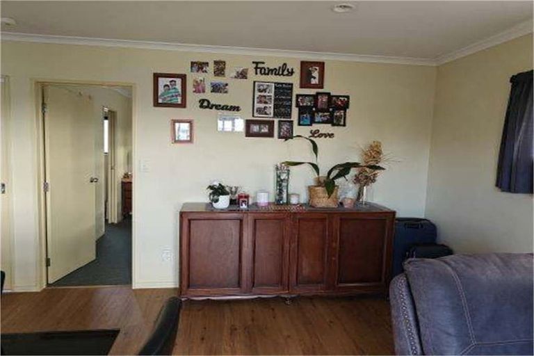 Photo of property in 19 Hercules Drive, Henderson, Auckland, 0612