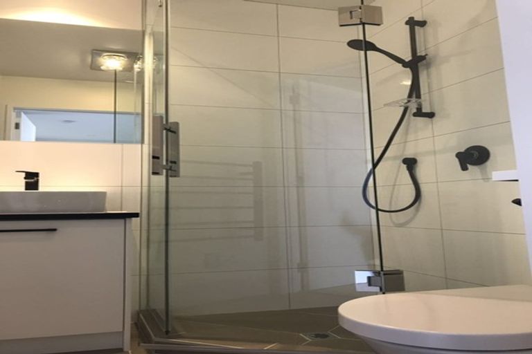 Photo of property in 87 Bordeaux Parade, Te Atatu South, Auckland, 0610