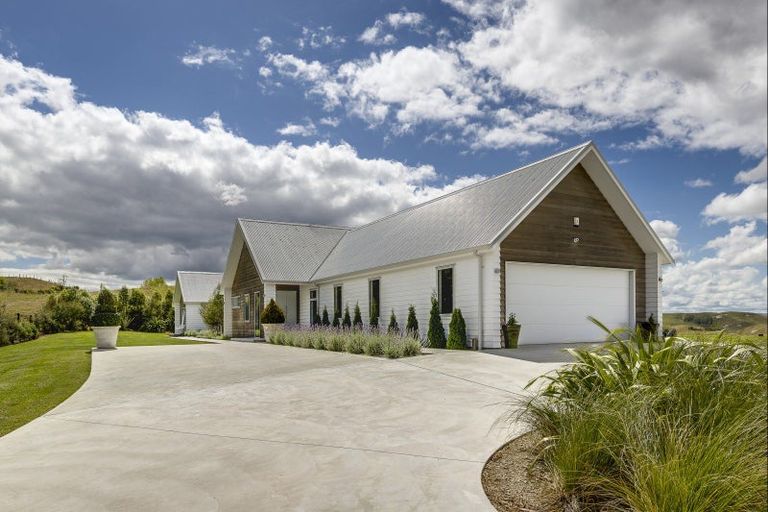 Photo of property in 1232 Taihape Road, Sherenden, Hastings, 4179