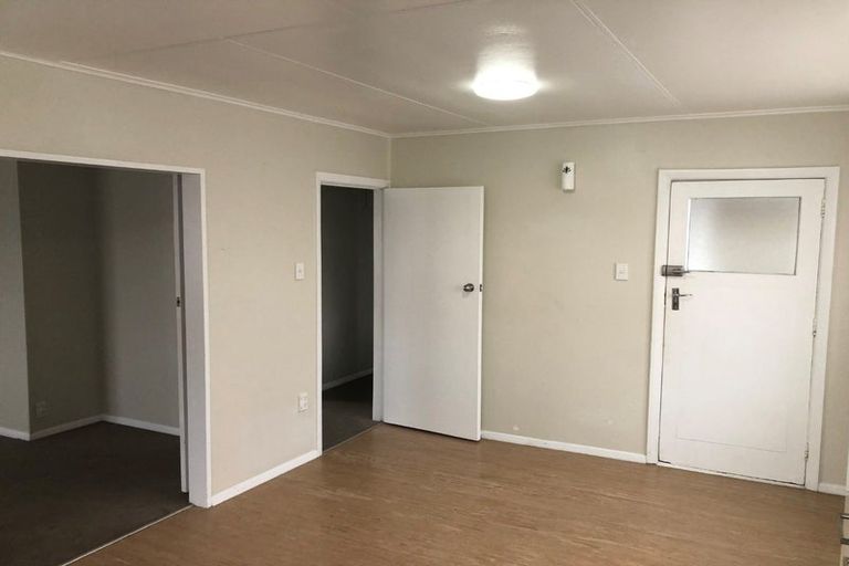 Photo of property in 47 Luckens Road, West Harbour, Auckland, 0618