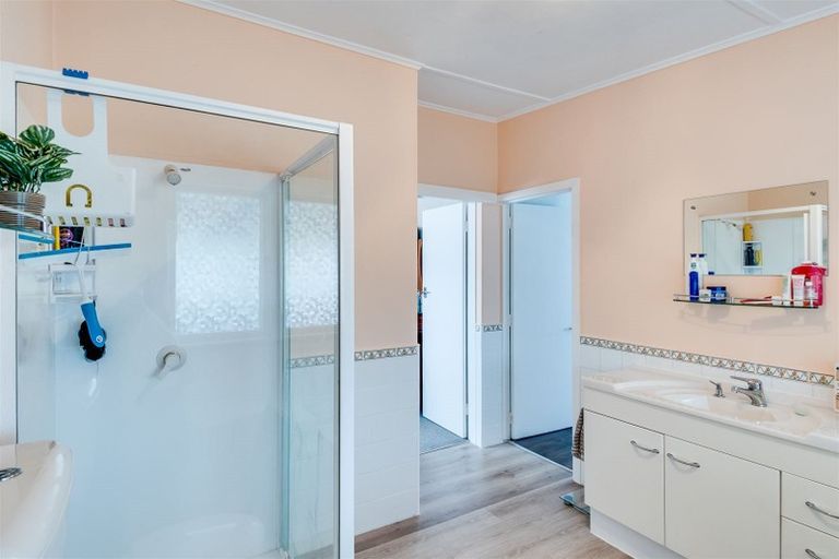 Photo of property in 24 Pourerere Road, Waipawa, 4271