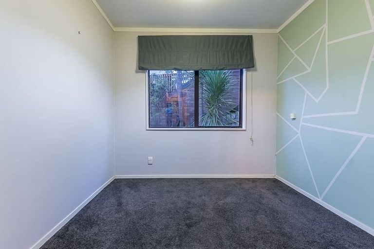 Photo of property in 12 Bedford Street, Te Atatu South, Auckland, 0610