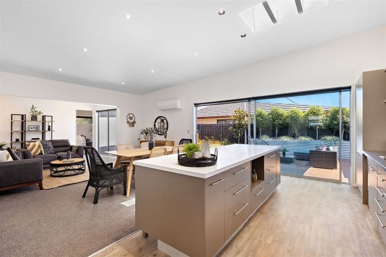 Photo of property in 11 Linkwater Way, Parklands, Christchurch, 8083