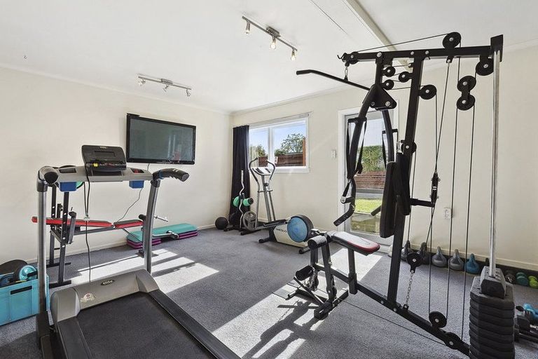 Photo of property in 15 Brora Crescent, Papakowhai, Porirua, 5024