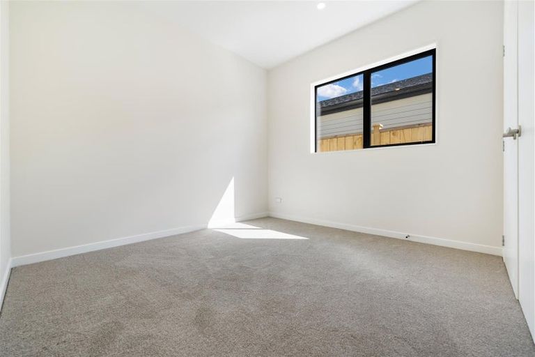 Photo of property in 42 Whakairo Crescent, Gulf Harbour, 0930